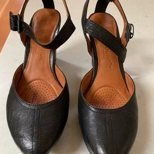 Gentle Souls (by Kenneth Cole) black closed-toe platform